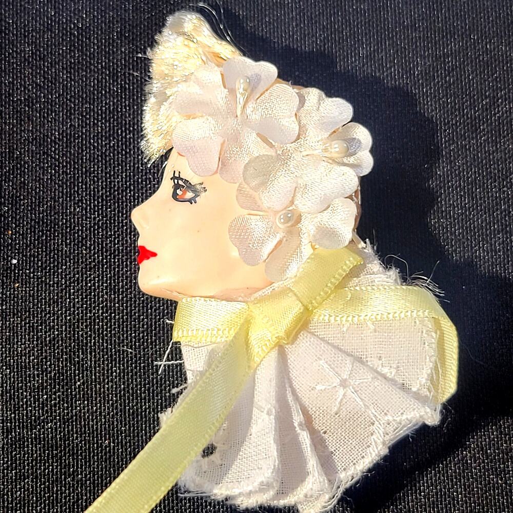 Glamour Lady Head Brooch Face With White Lace and Yellow Ribbon 1980's Gift Box